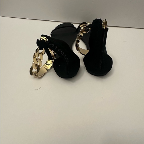 NEW Black Sandals with Gold Chain Accent size 7 - Picture 2 of 4